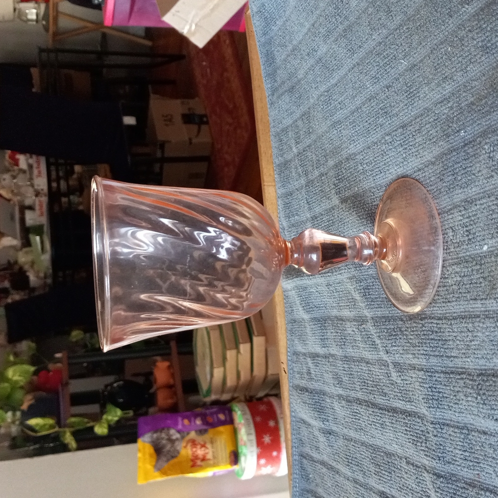 Pink Depression glasses (8).